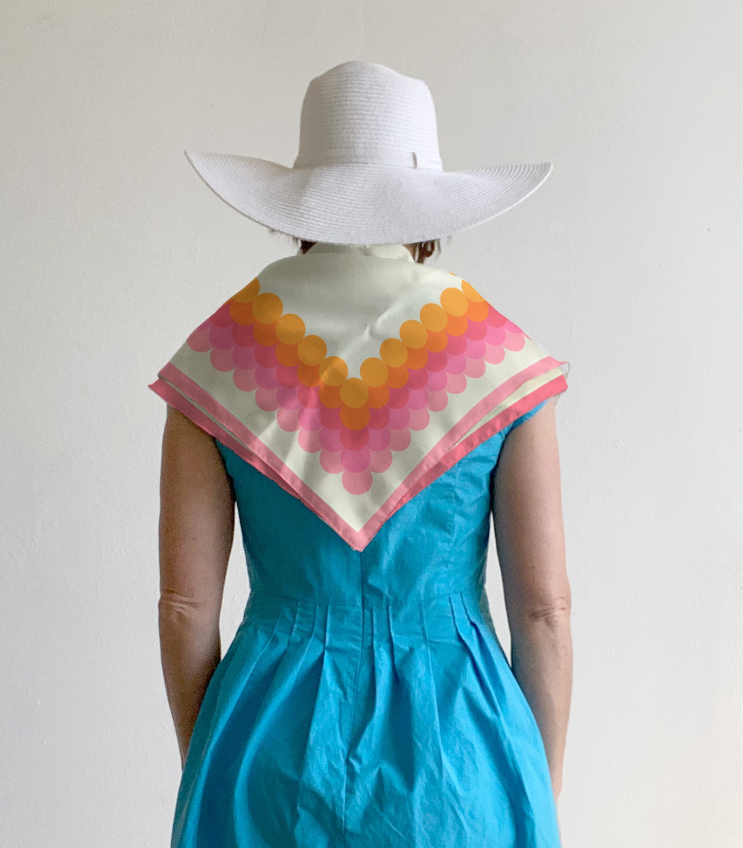 Linear Dots scarf in pink and orange