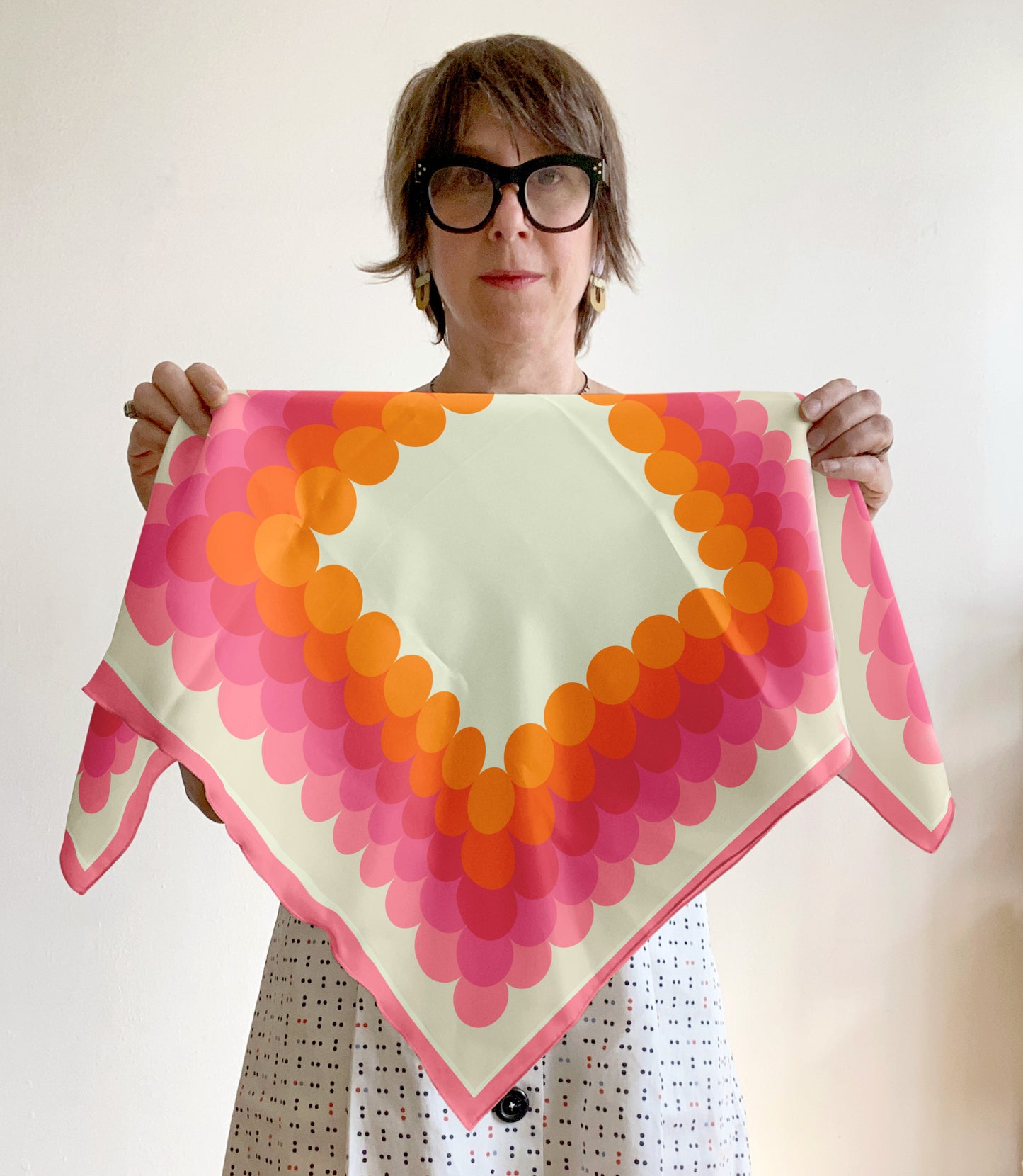 Linear Dots scarf in pink and orange